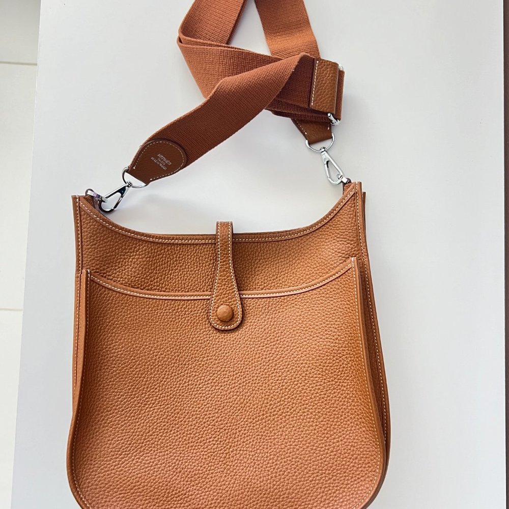 Evelyne III PM Gold Clemence Bag w/ Silver Hardware - Picture 5 of 16